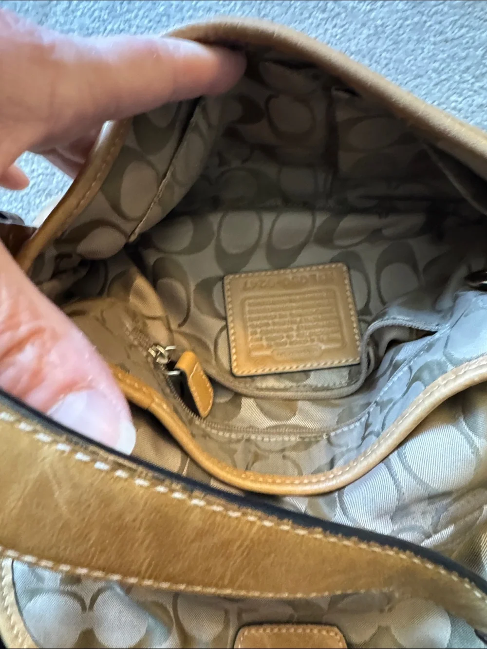 Coach Vintage British Tan Soho Small Buckle Flap Shoulder Bag w/Matching Wallet - Picture 11 of 16